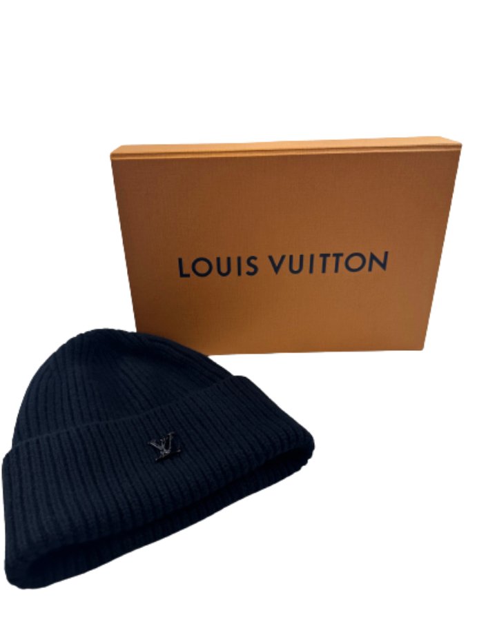 Louis Vuitton® LV Ahead Beanie Black. Size