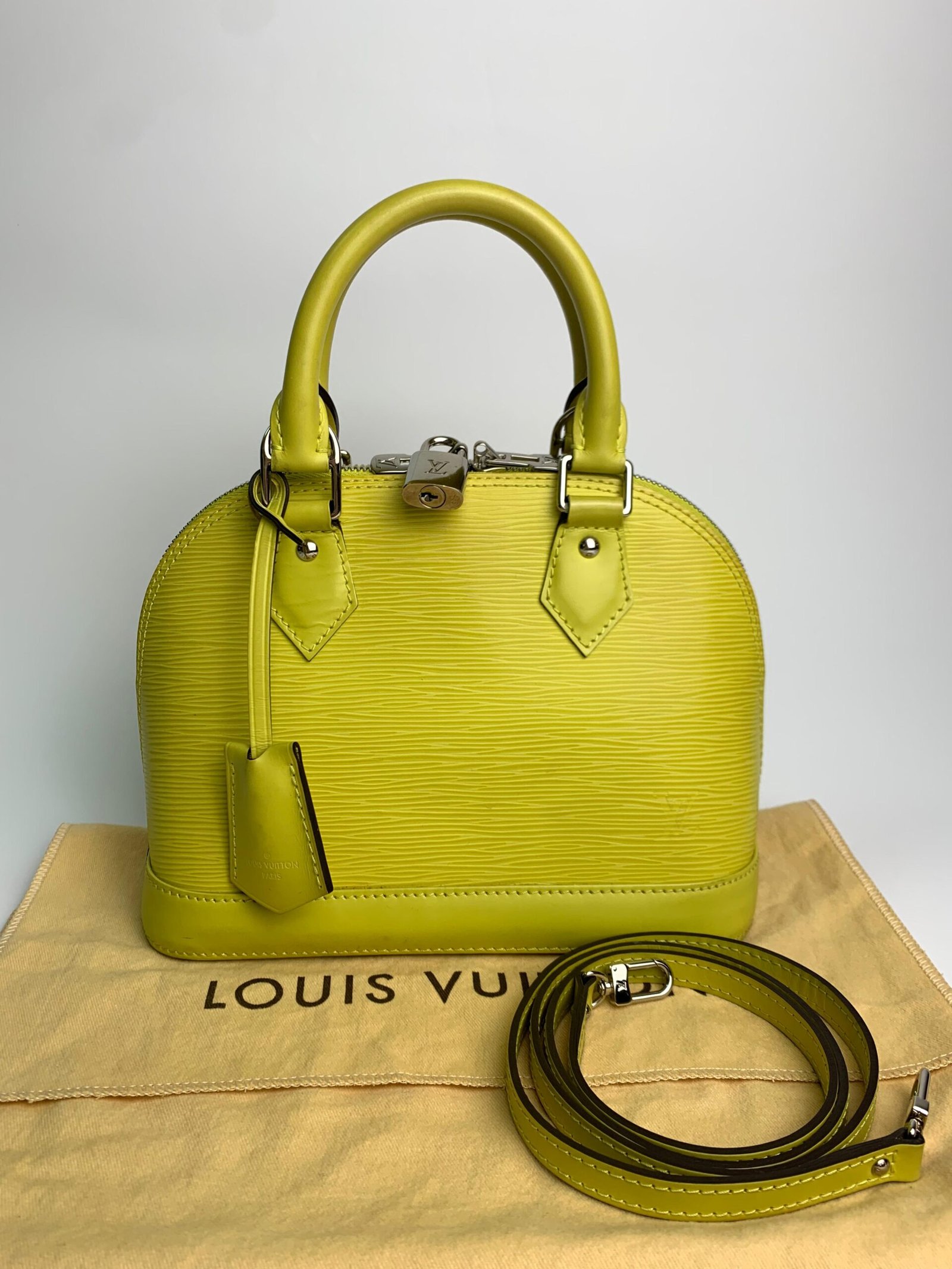 AUTHENTIC LOUIS VUITTON EPI ALMA BB BAG M40981 PISTACHE